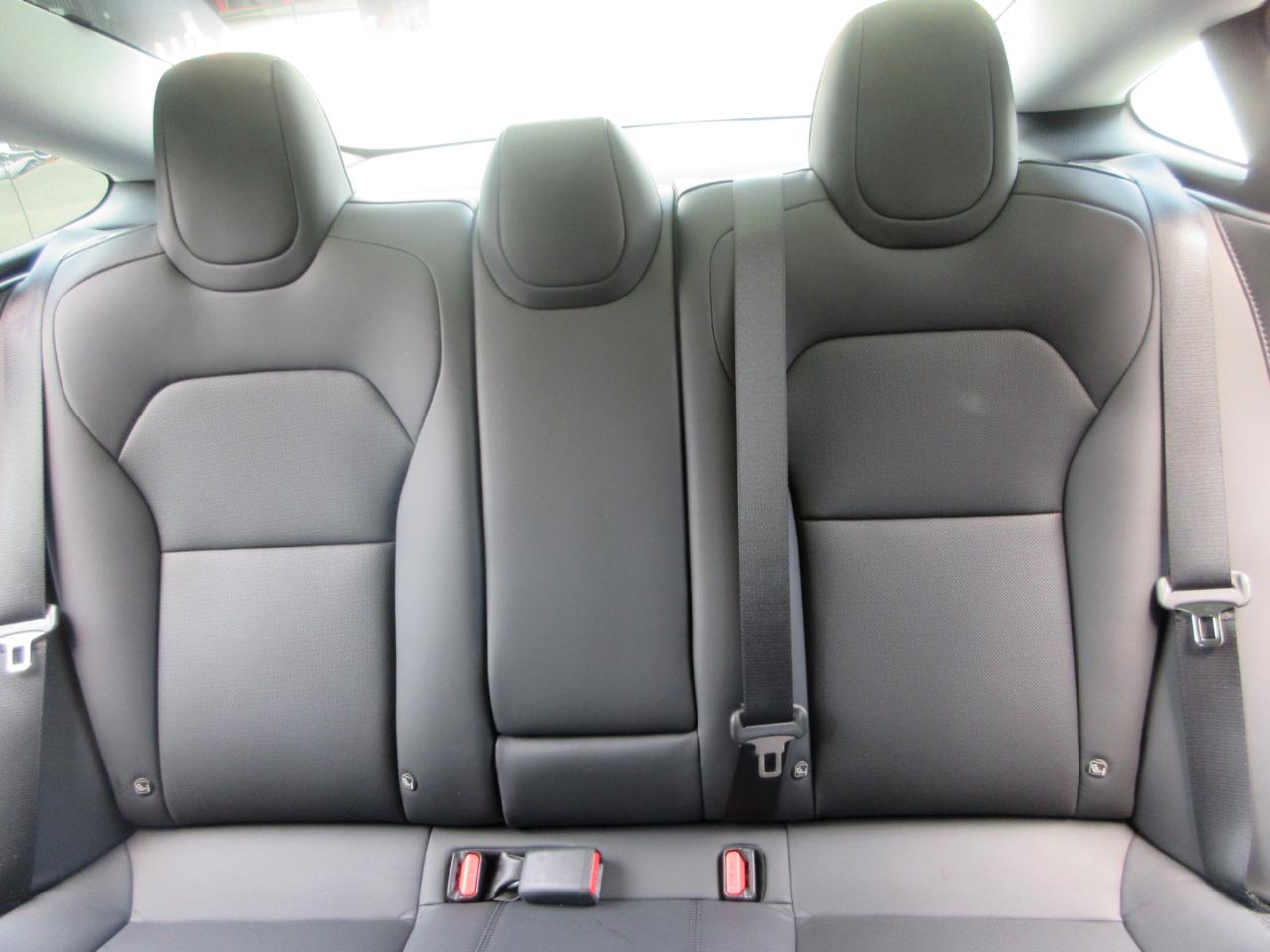 Tesla Model 3  2024