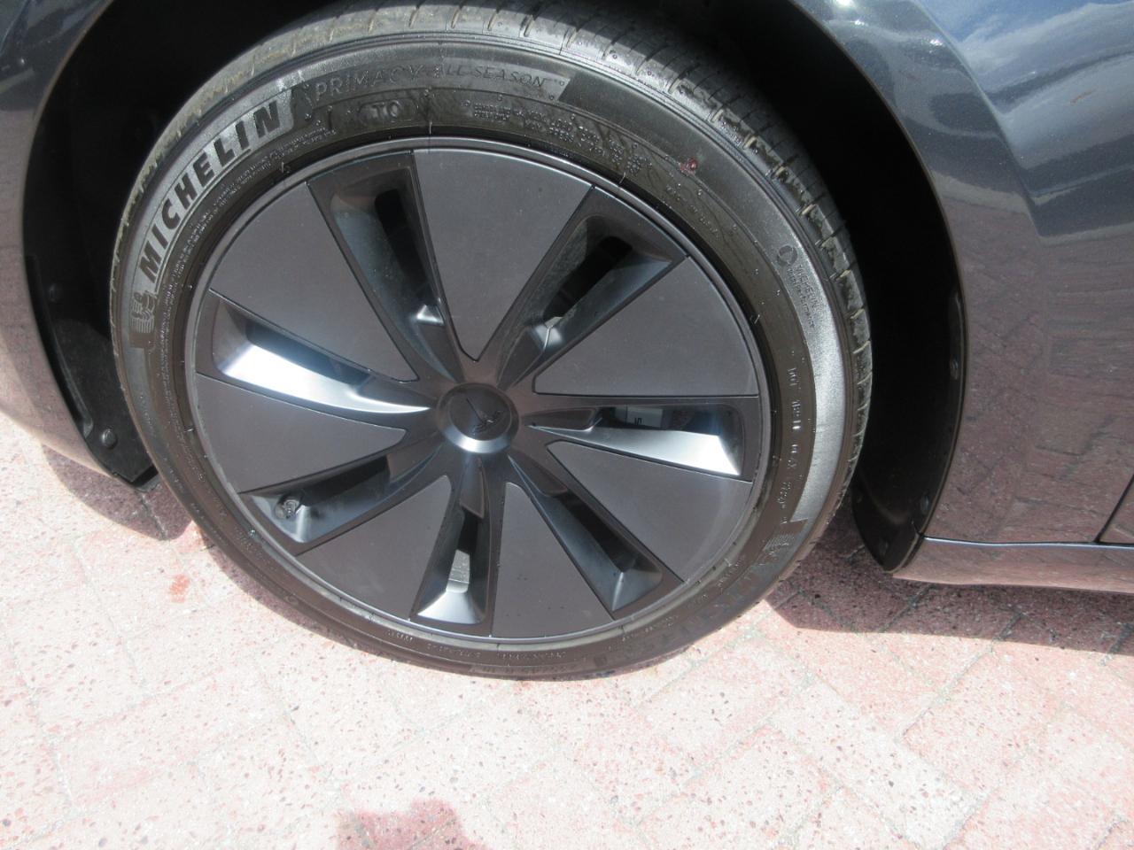 Tesla Model 3  2024