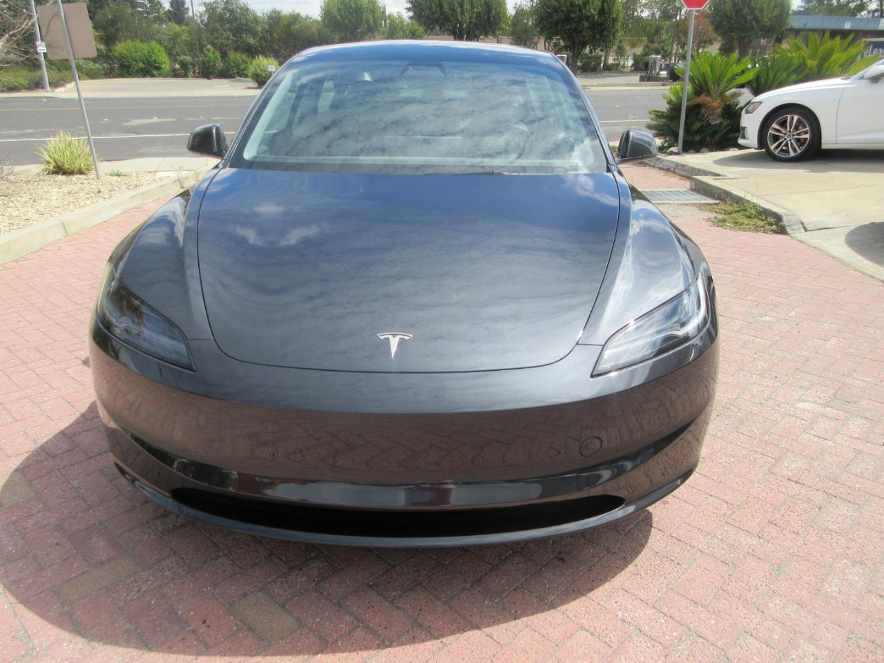 Tesla Model 3  2024