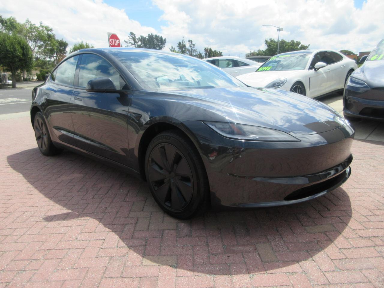Tesla Model 3  2024