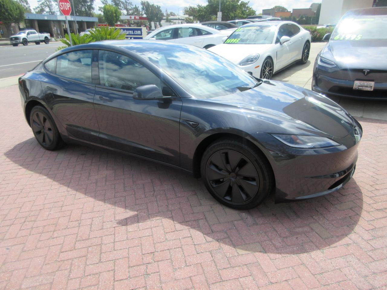 Tesla Model 3  2024