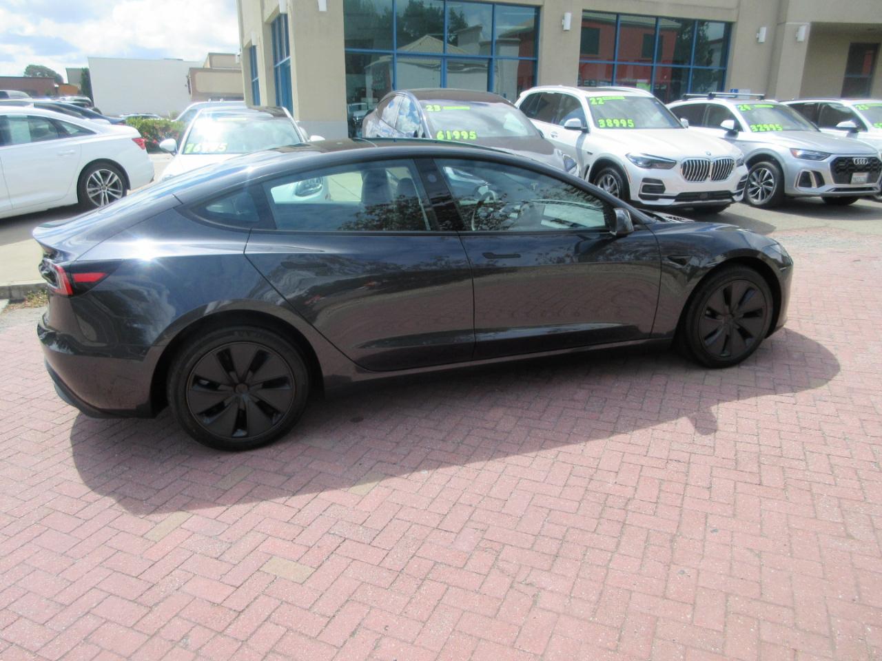 Tesla Model 3  2024