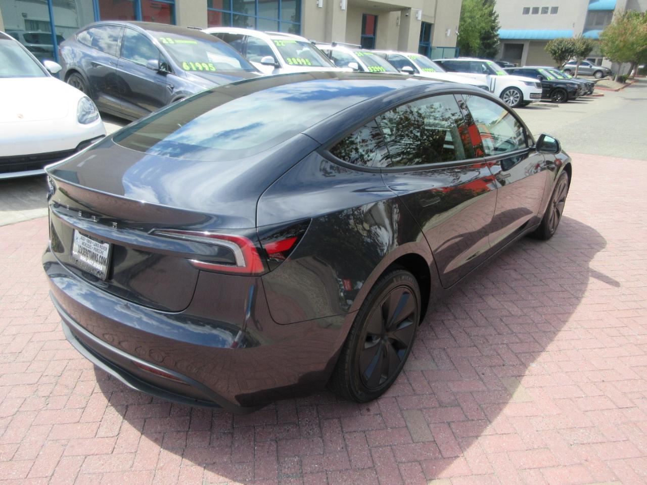 Tesla Model 3  2024