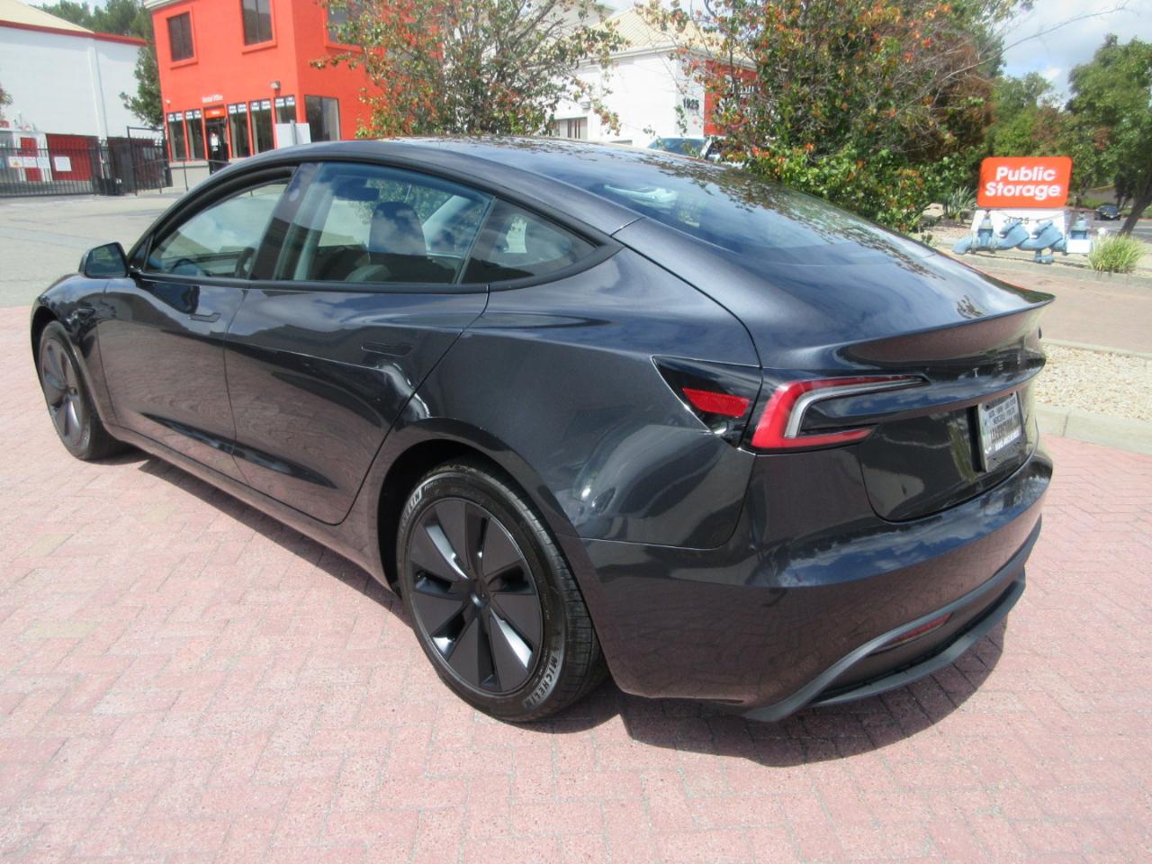 Tesla Model 3  2024
