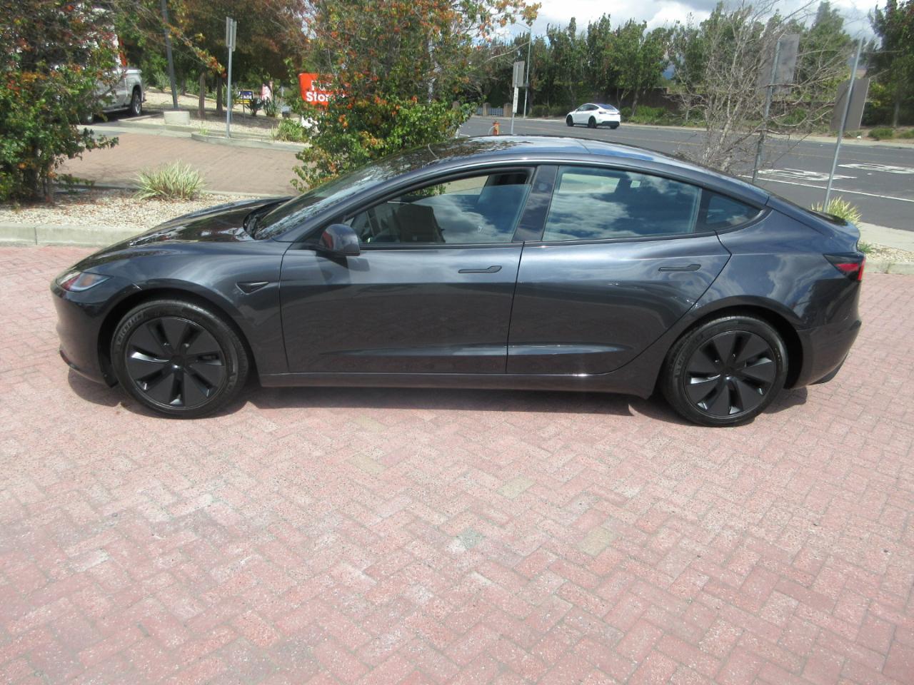 Tesla Model 3  2024