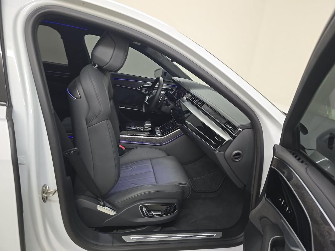 Audi A8  2025