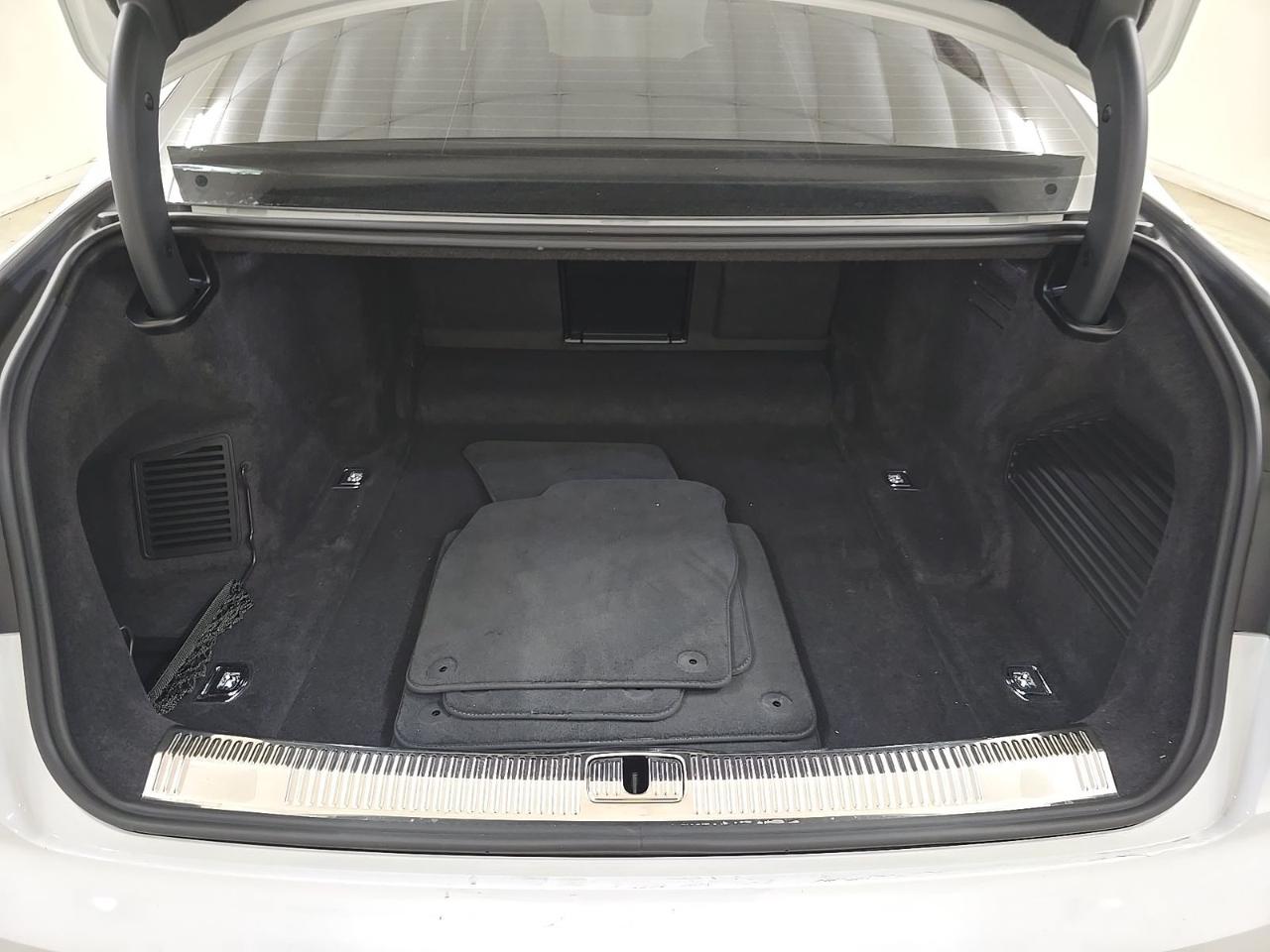 Audi A8  2025