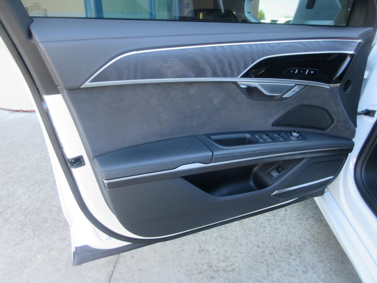Audi A8 L  2025