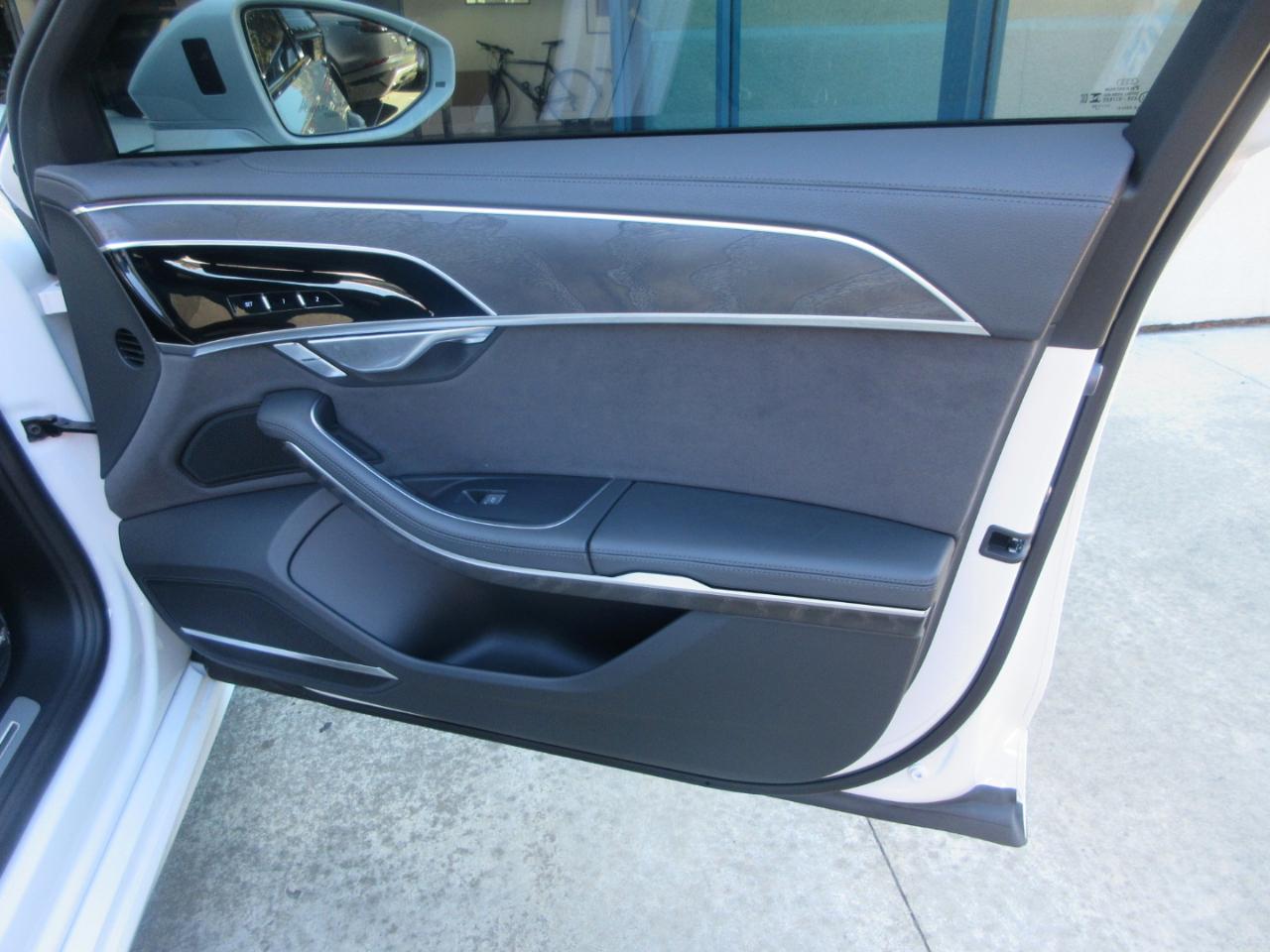 Audi A8 L  2025