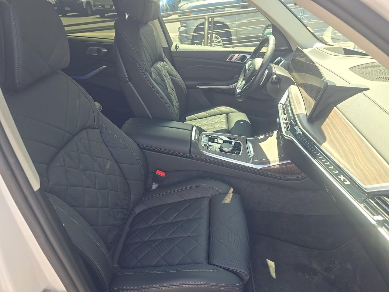 BMW X7  2025