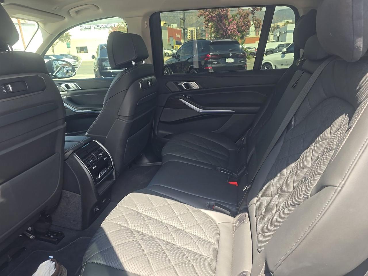 BMW X7  2025