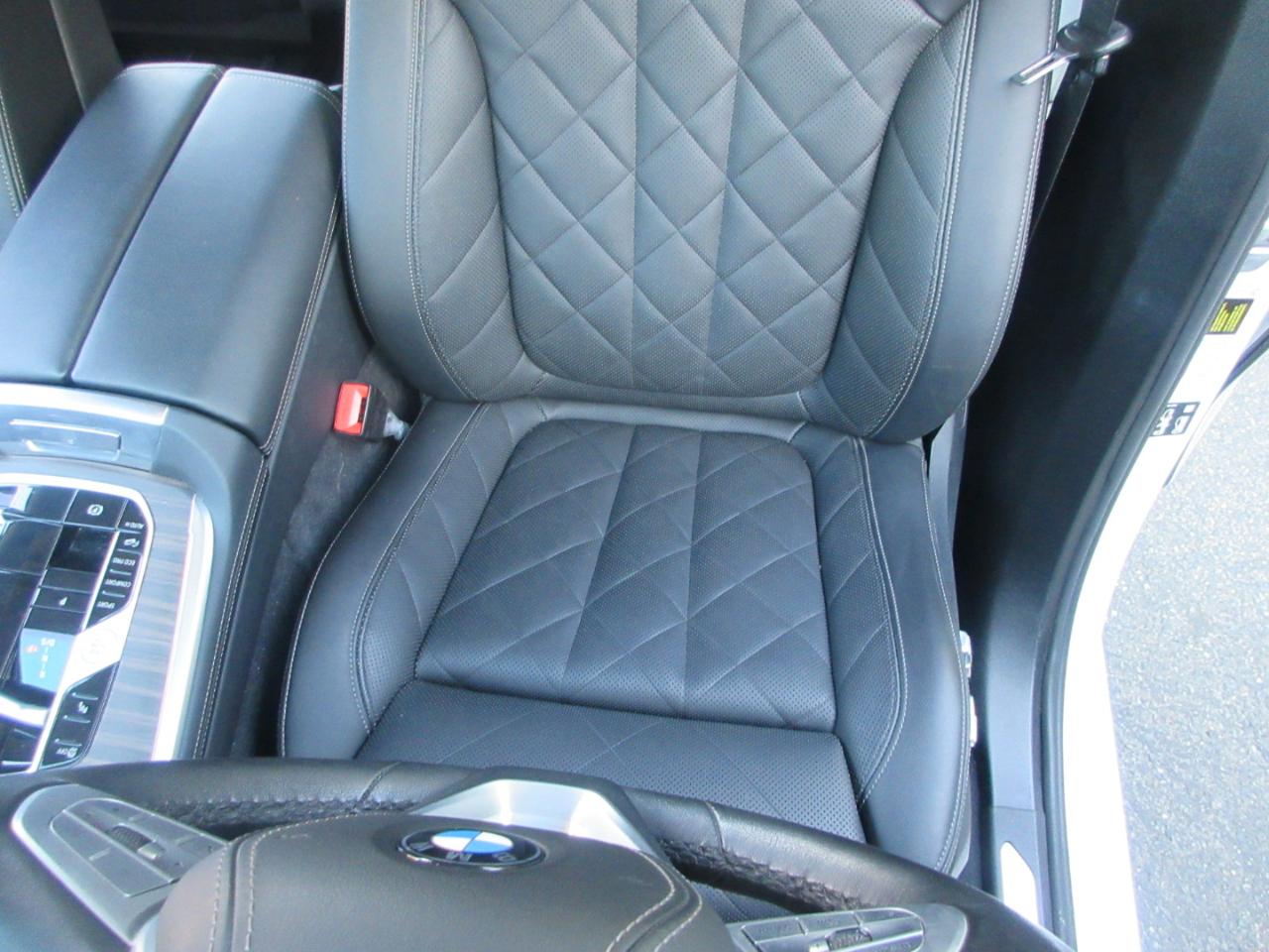 BMW X7  2025