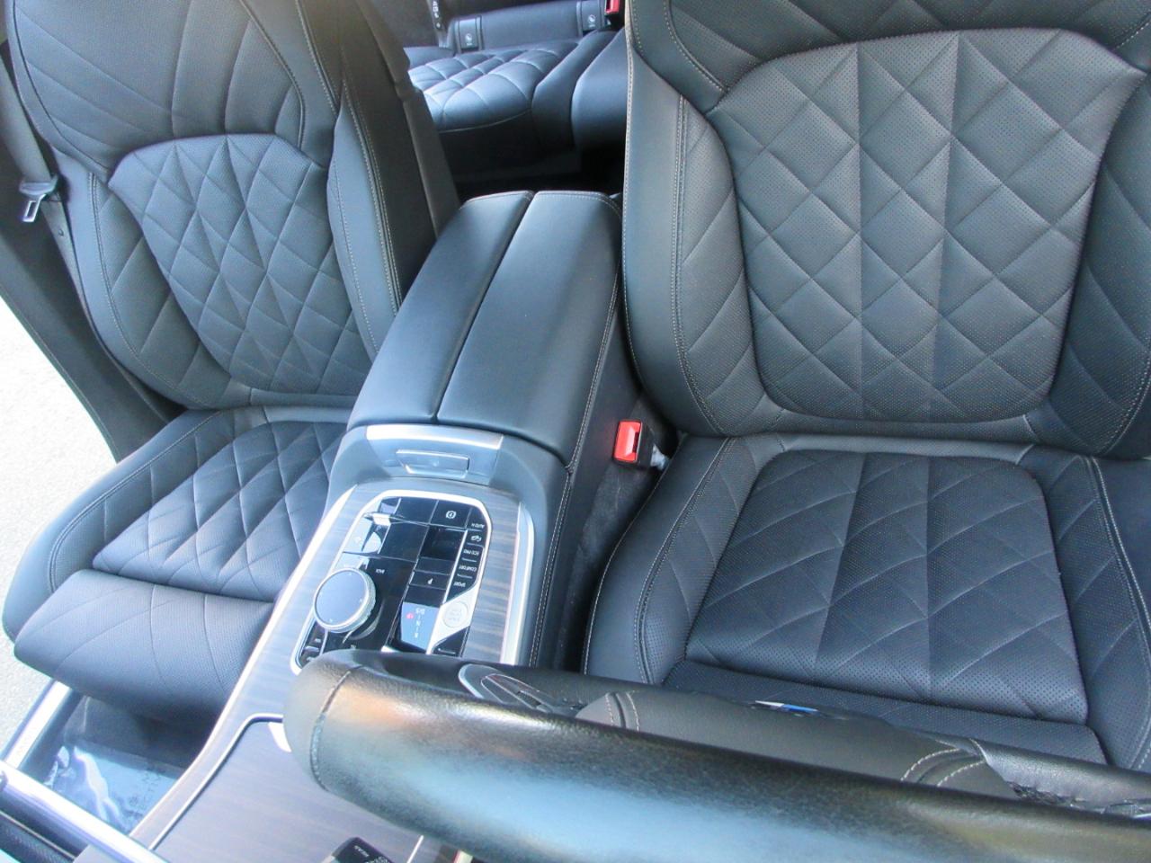 BMW X7  2025