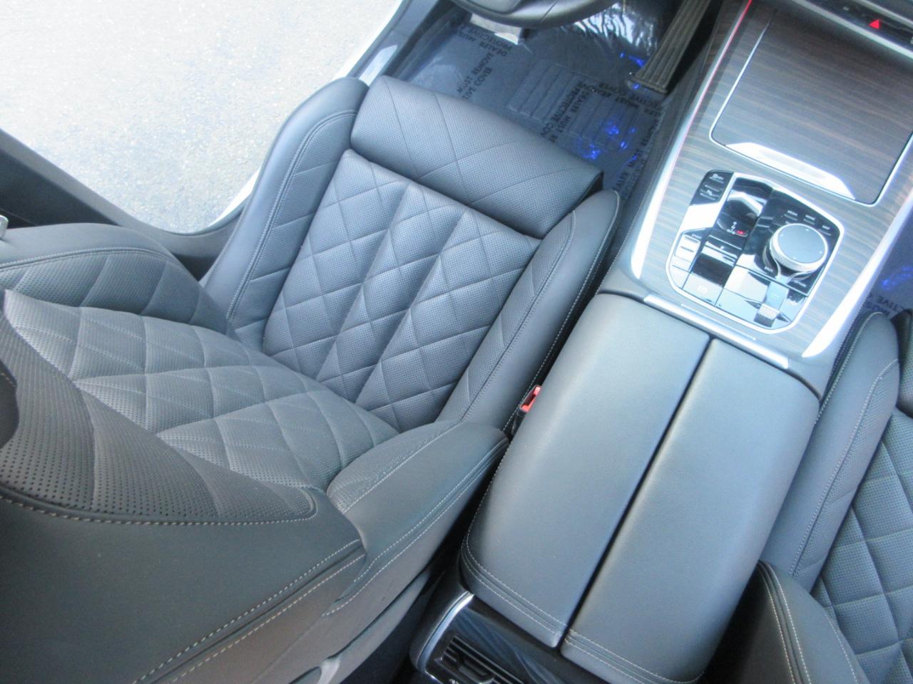 BMW X7  2025