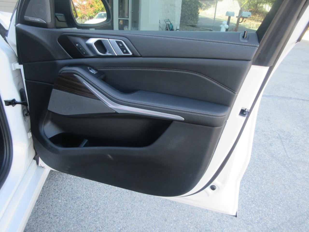 BMW X7  2025