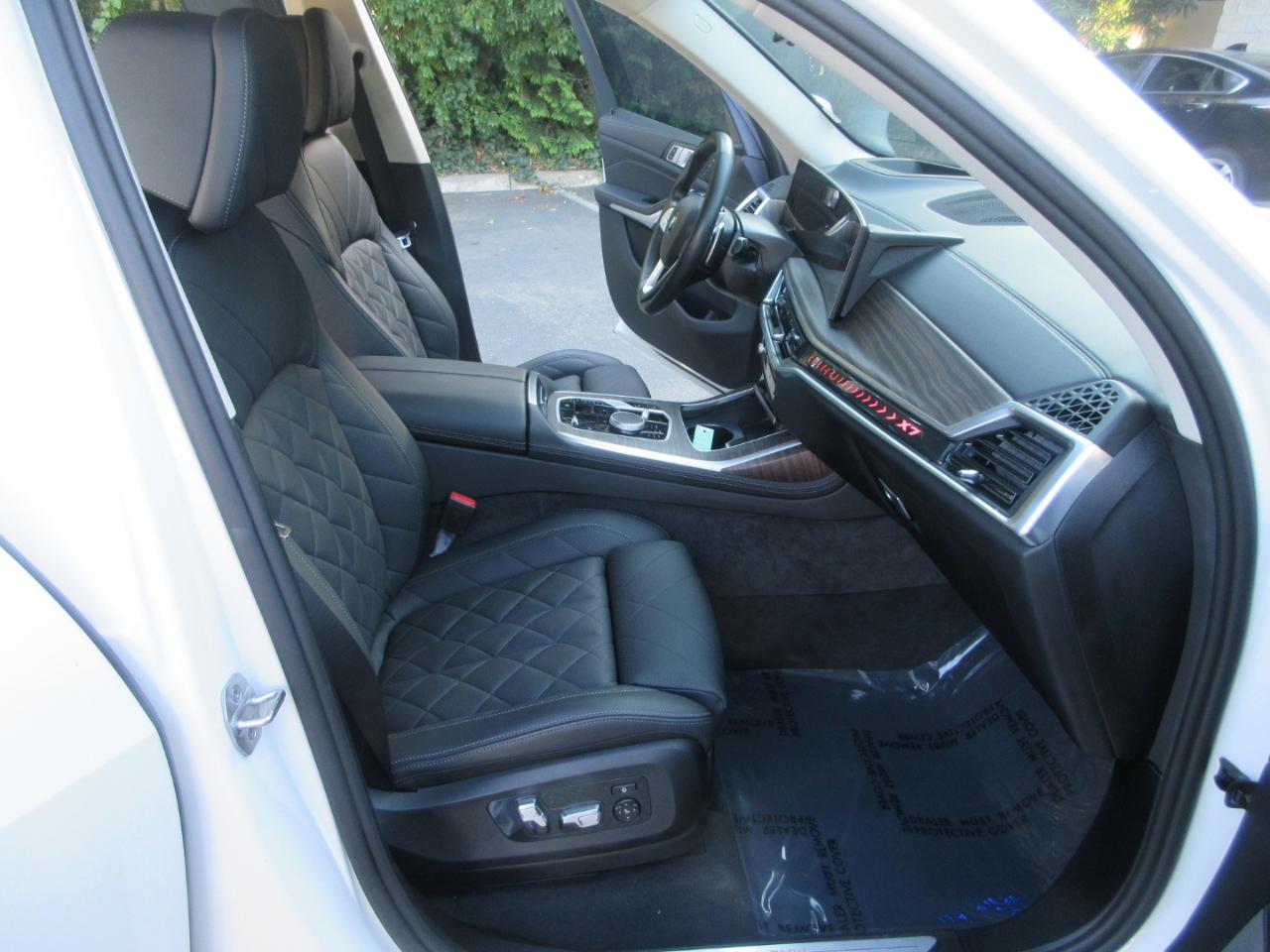 BMW X7  2025