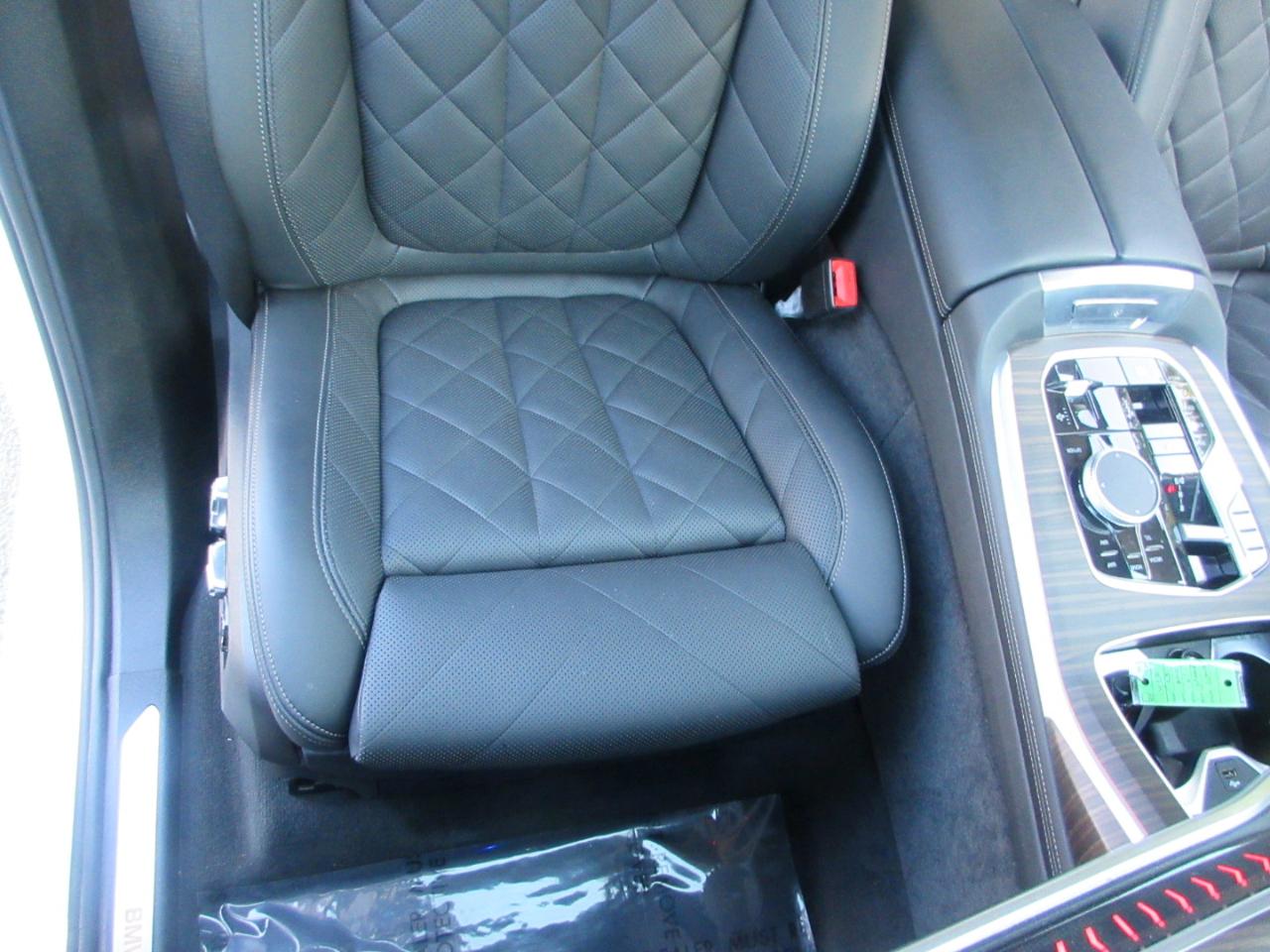 BMW X7  2025