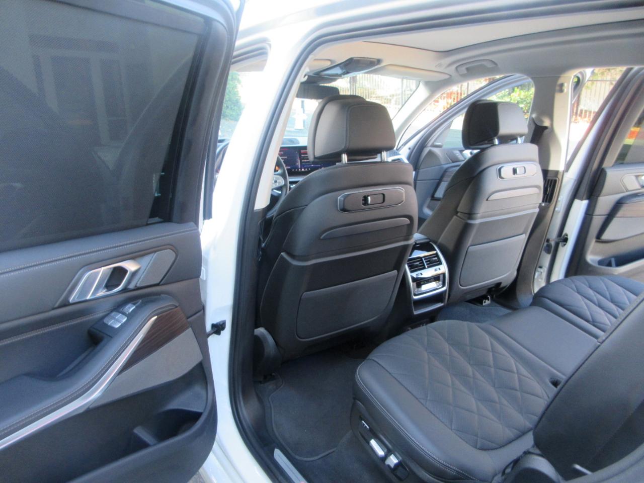 BMW X7  2025