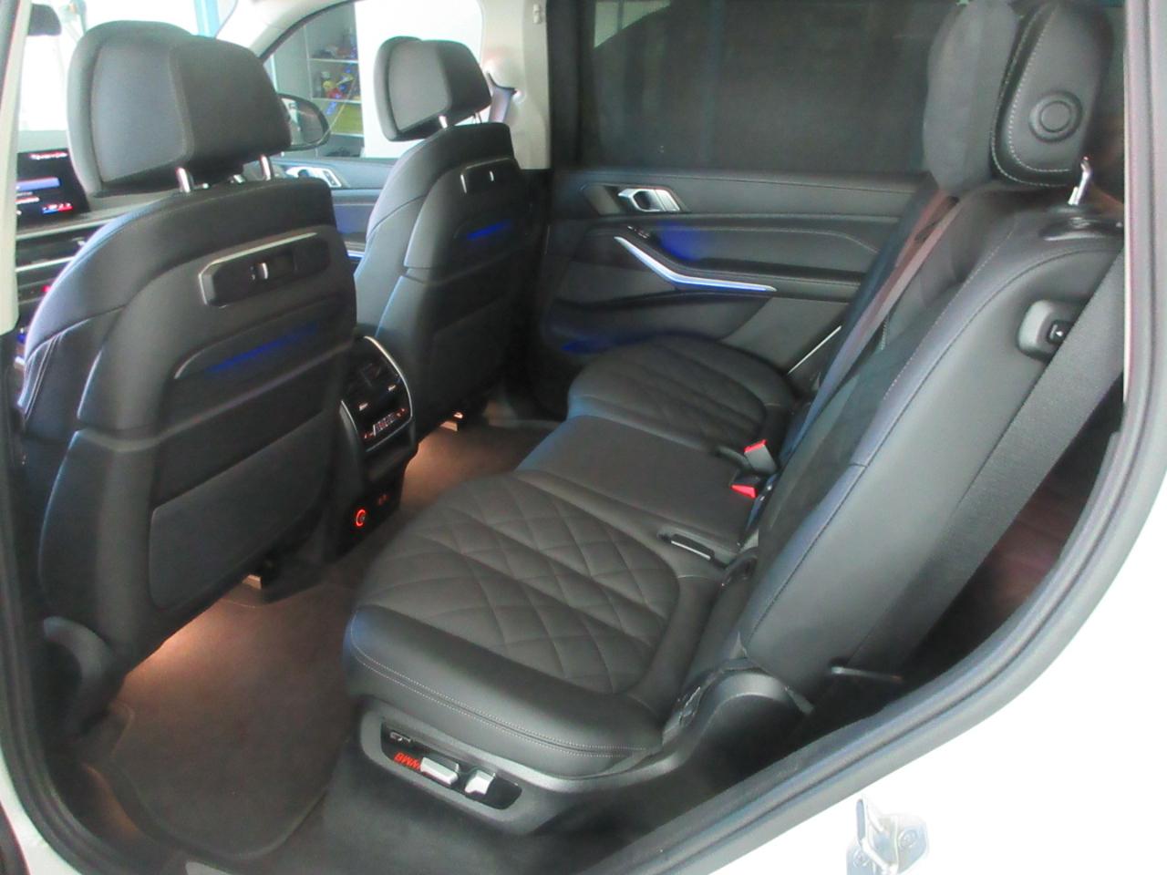 BMW X7  2025