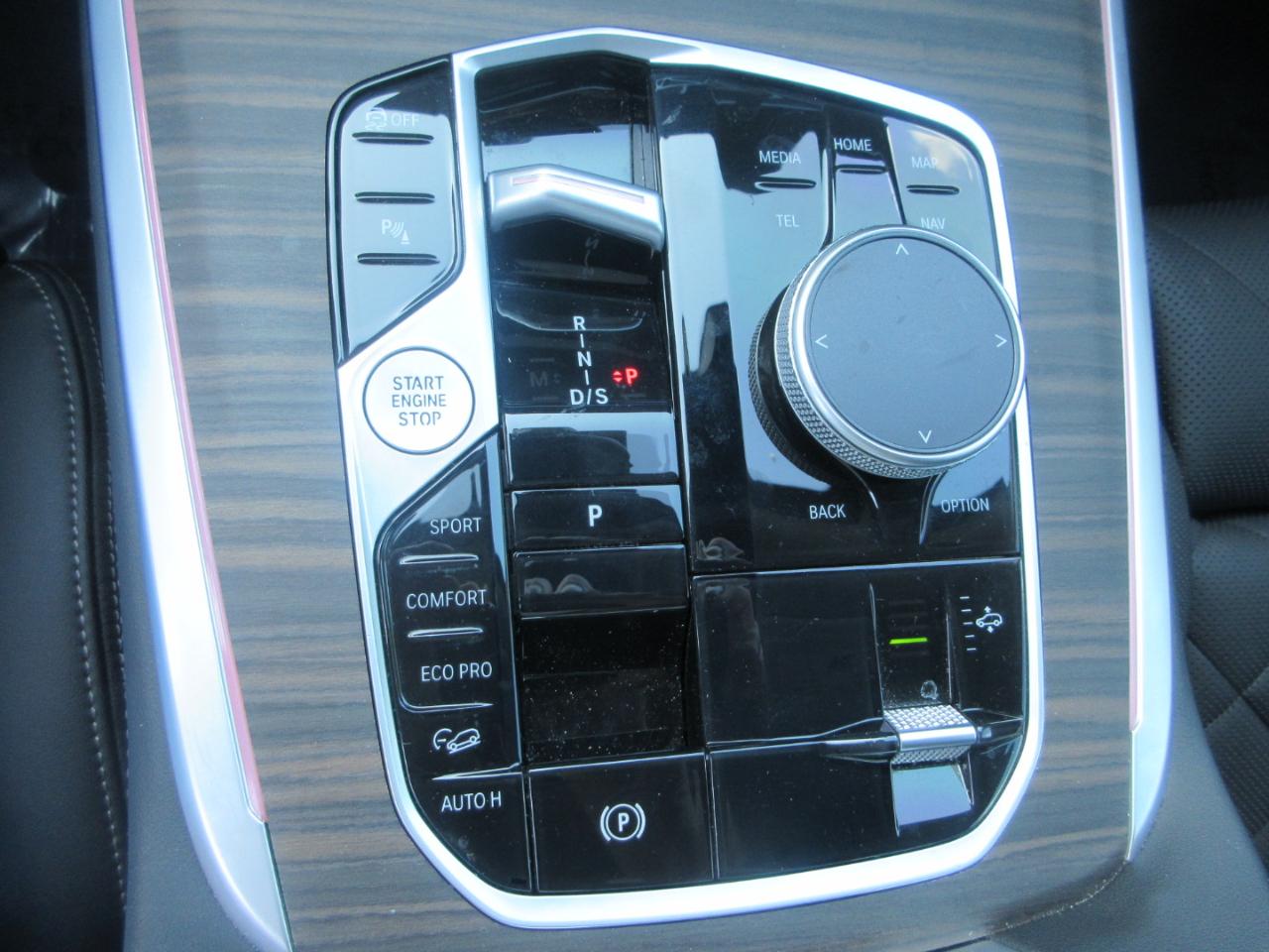 BMW X7  2025