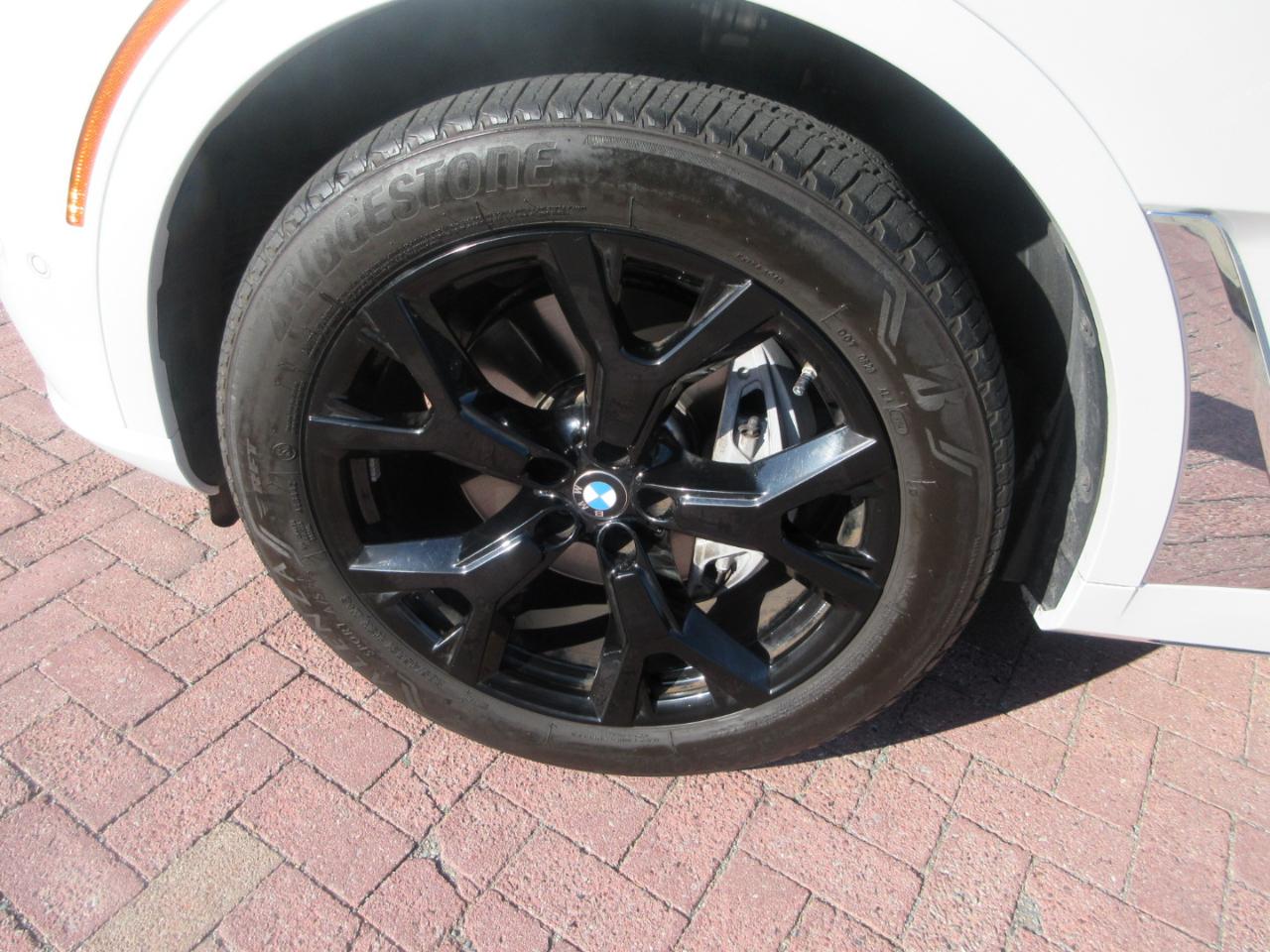 BMW X7  2025