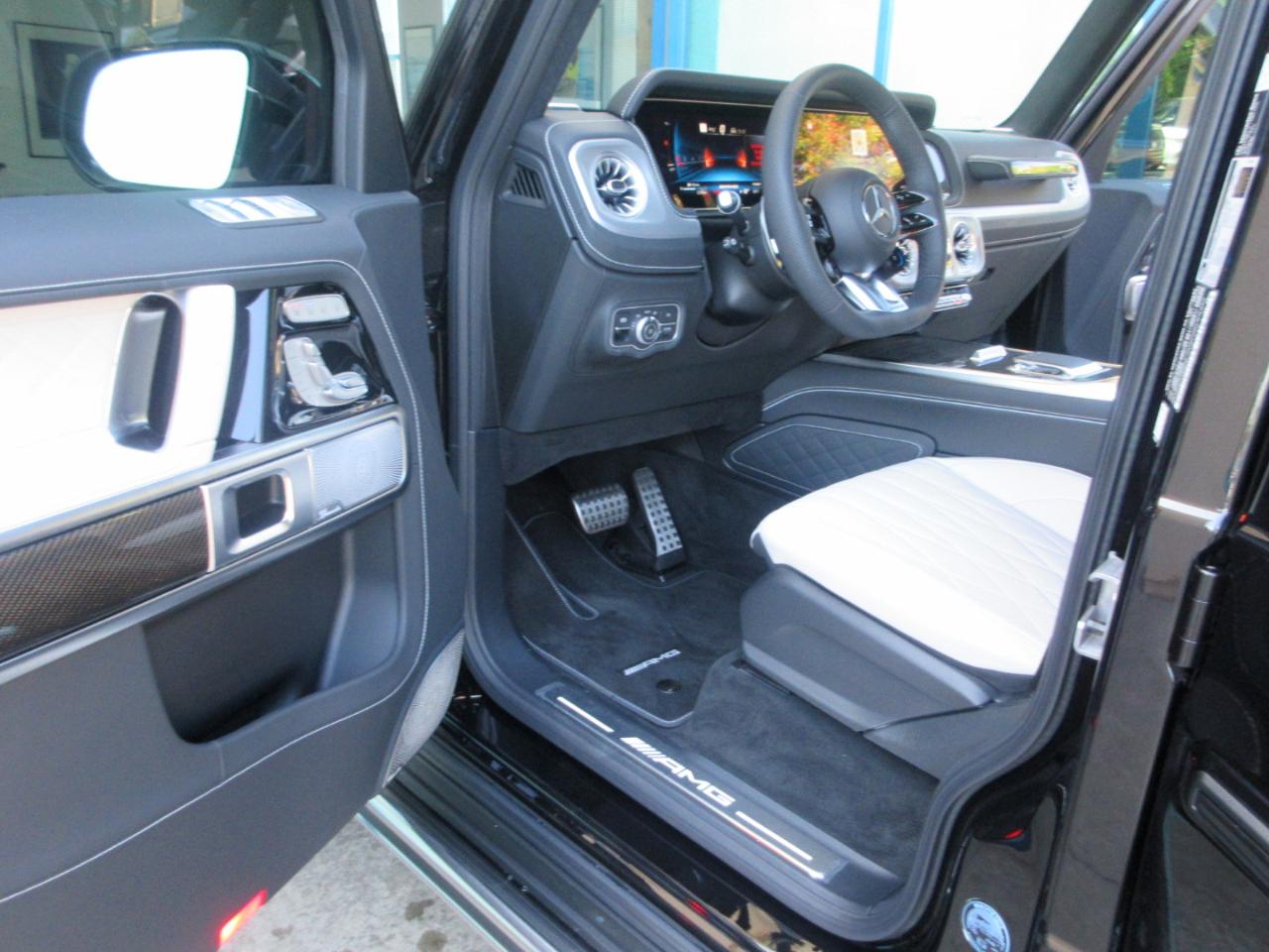 Mercedes-Benz G63  2027