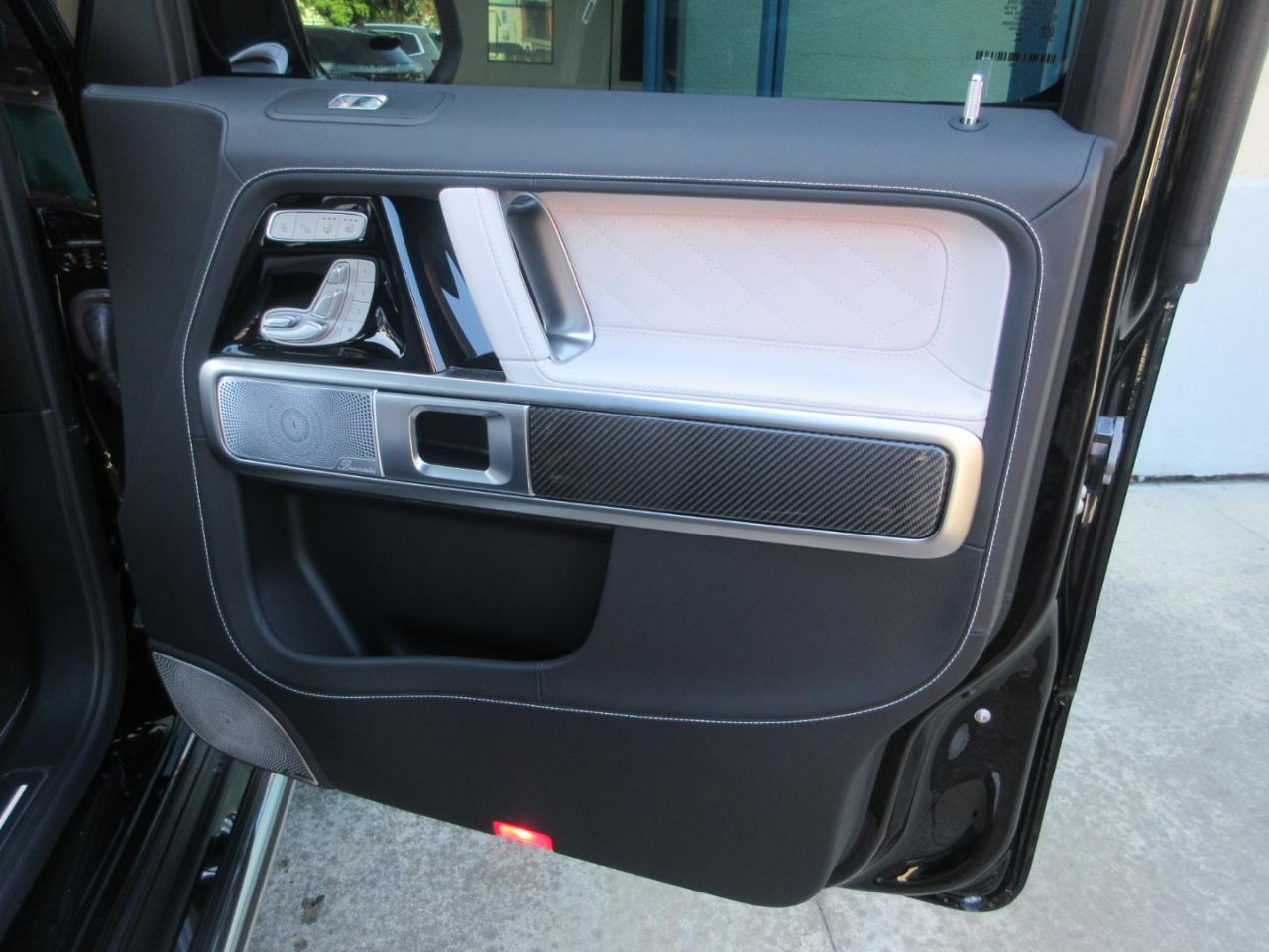 Mercedes-Benz G63  2027