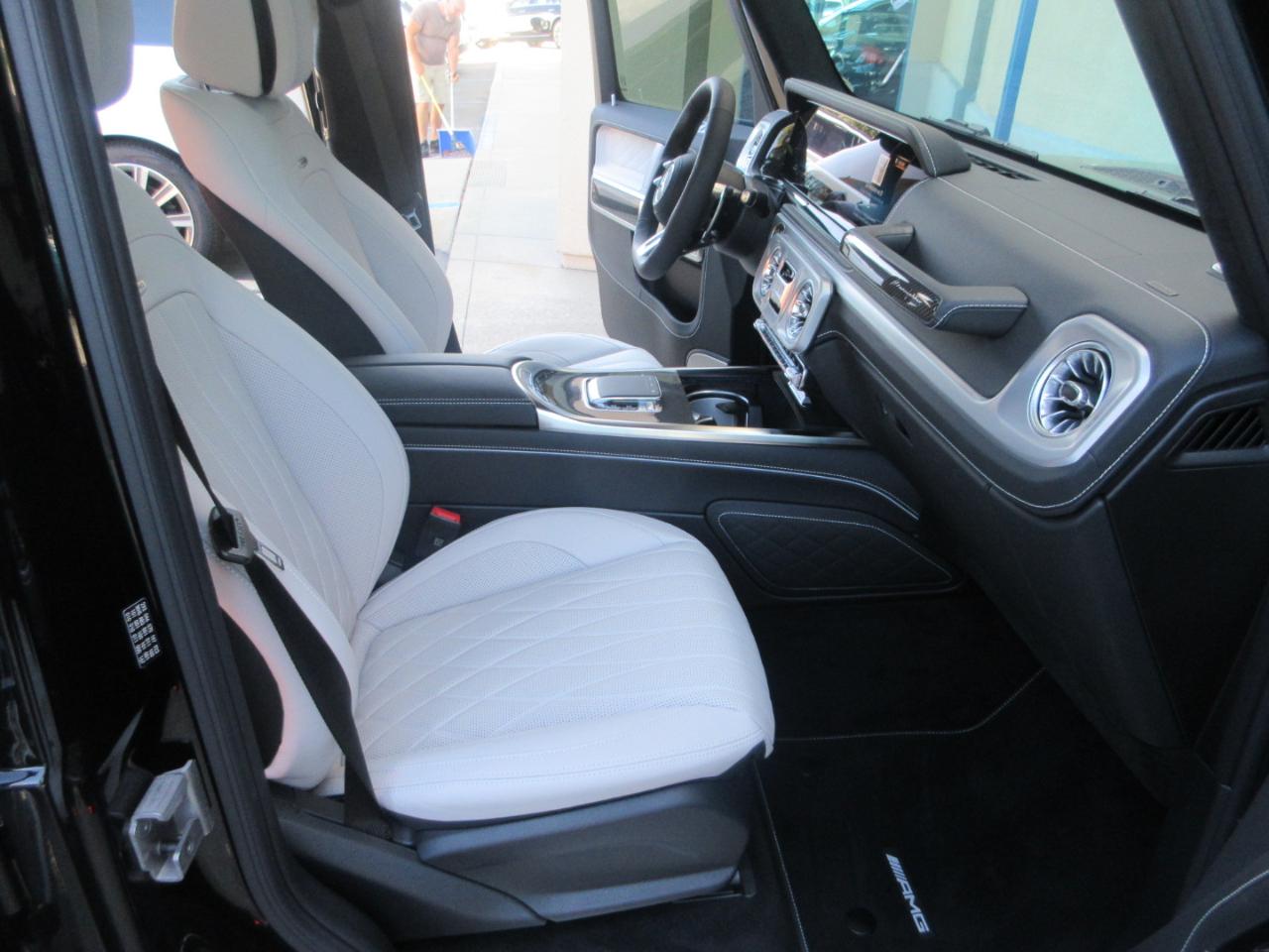 Mercedes-Benz G63  2027