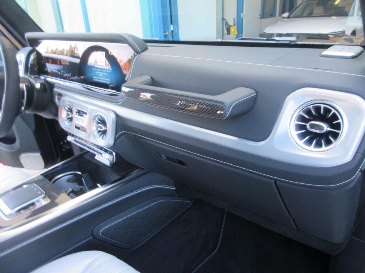 Mercedes-Benz G63  2027