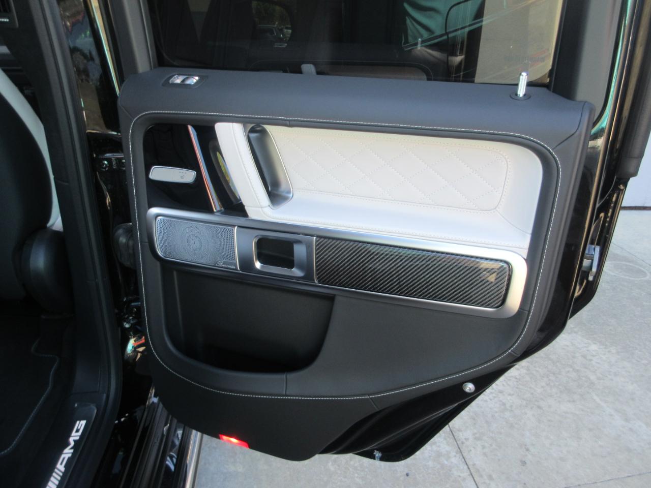 Mercedes-Benz G63  2027