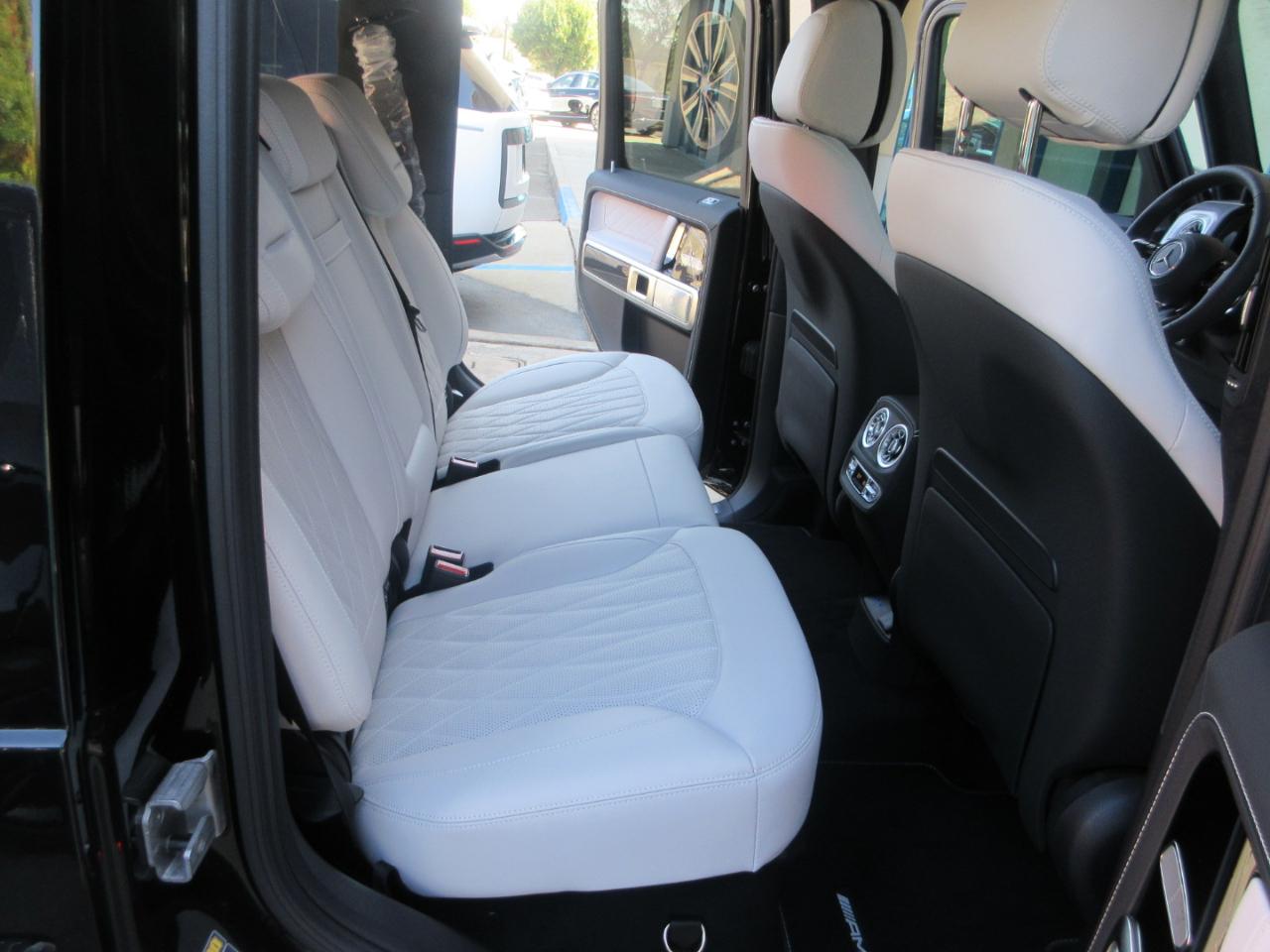 Mercedes-Benz G63  2027