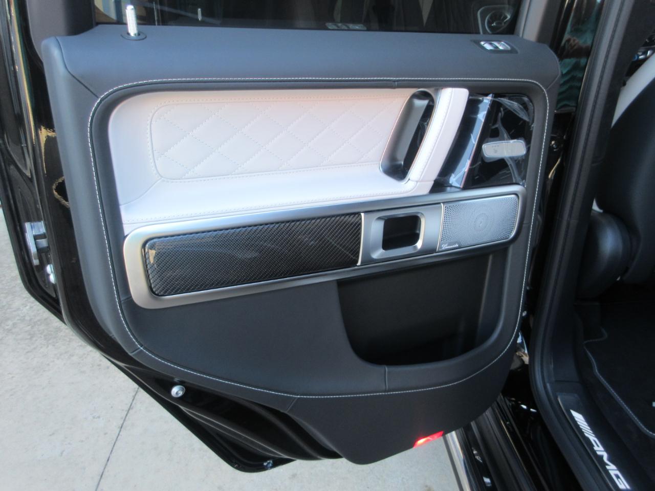 Mercedes-Benz G63  2027