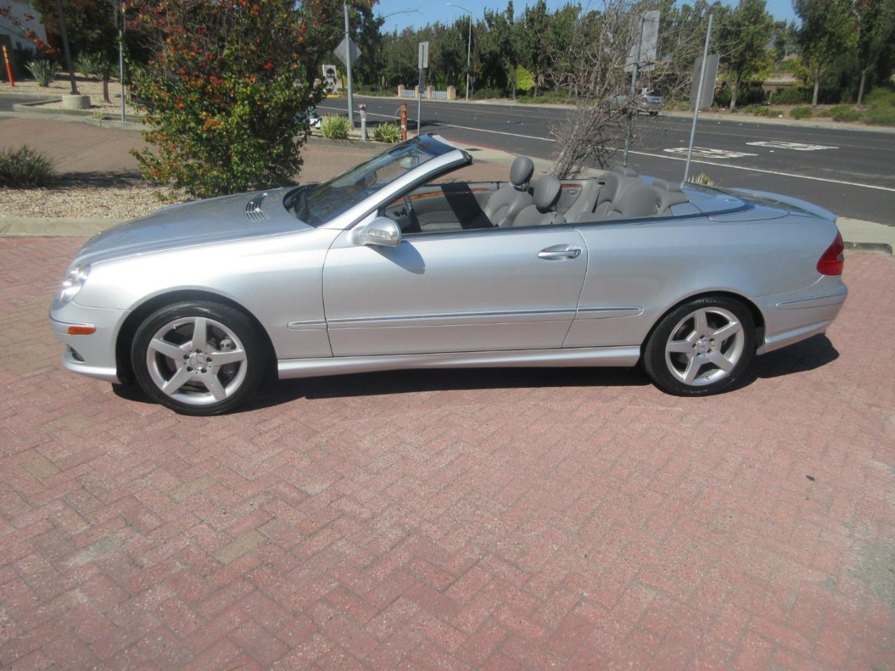 Mercedes-Benz CLK-Class 2dr Cabriolet 5.0L 2006