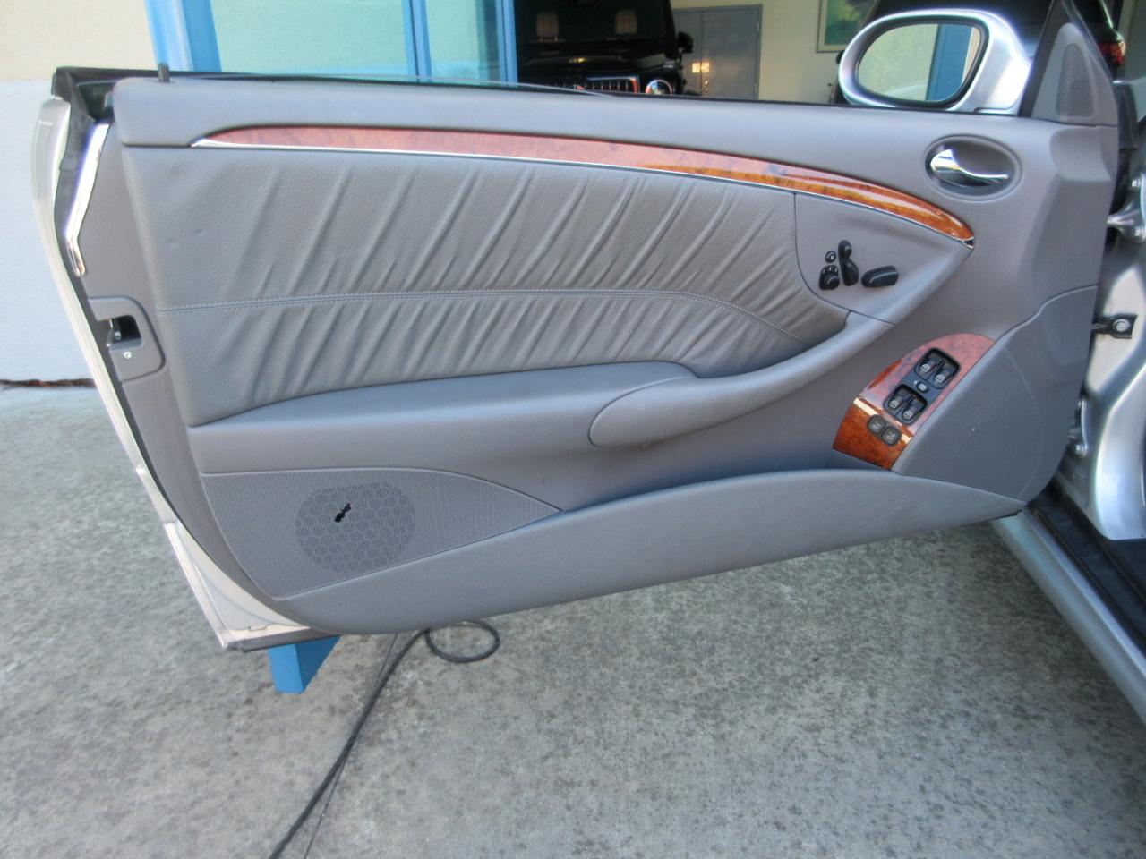 Mercedes-Benz CLK-Class 2dr Cabriolet 5.0L 2006