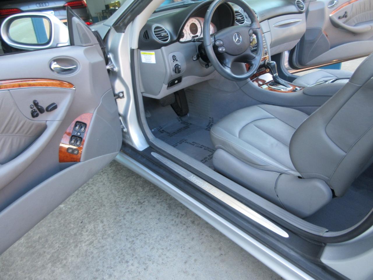 Mercedes-Benz CLK-Class 2dr Cabriolet 5.0L 2006