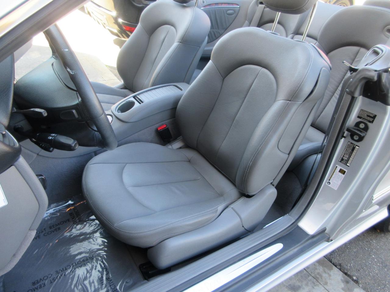 Mercedes-Benz CLK-Class 2dr Cabriolet 5.0L 2006