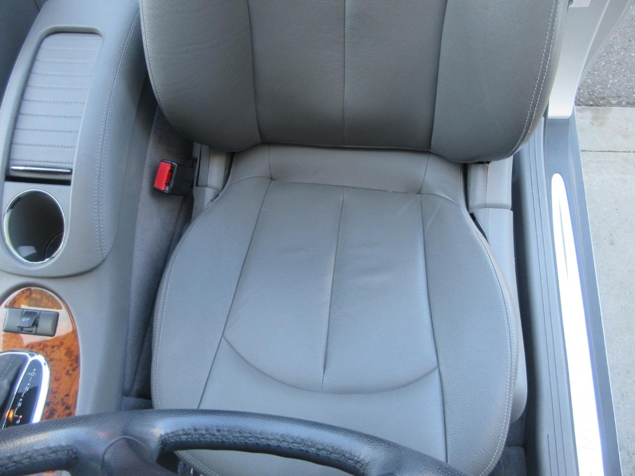 Mercedes-Benz CLK-Class 2dr Cabriolet 5.0L 2006