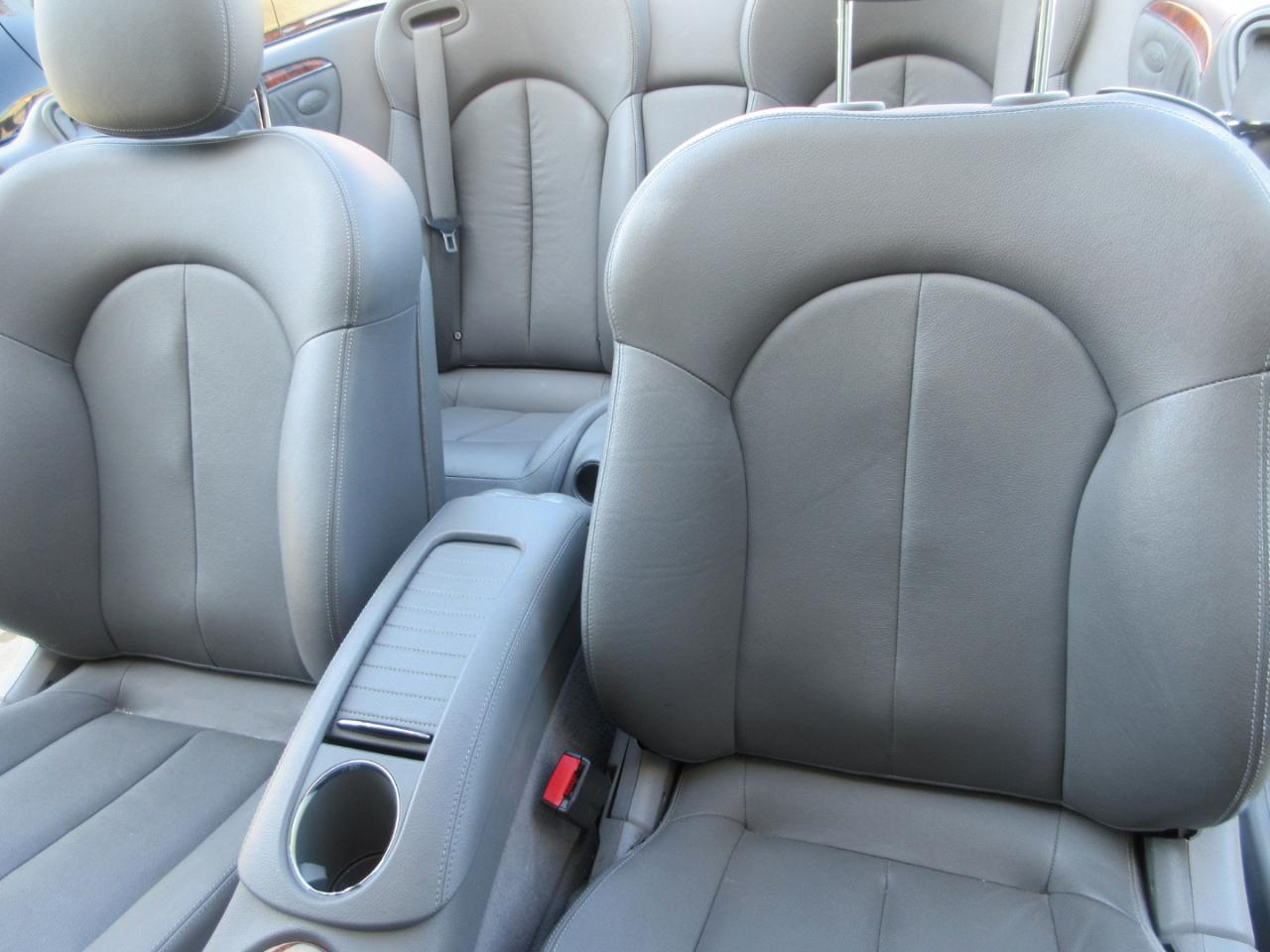 Mercedes-Benz CLK-Class 2dr Cabriolet 5.0L 2006