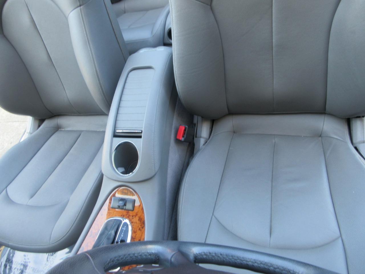 Mercedes-Benz CLK-Class 2dr Cabriolet 5.0L 2006