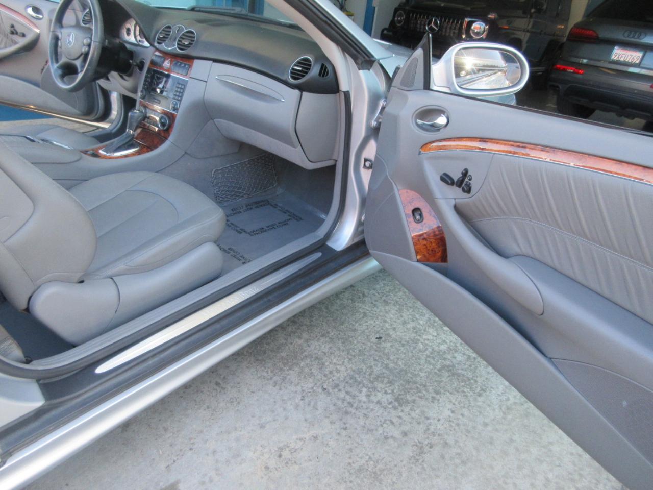 Mercedes-Benz CLK-Class 2dr Cabriolet 5.0L 2006