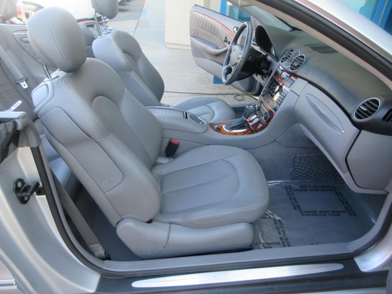 Mercedes-Benz CLK-Class 2dr Cabriolet 5.0L 2006
