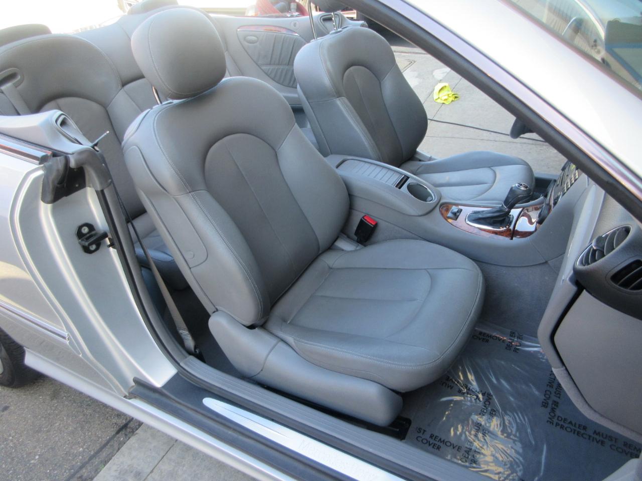 Mercedes-Benz CLK-Class 2dr Cabriolet 5.0L 2006
