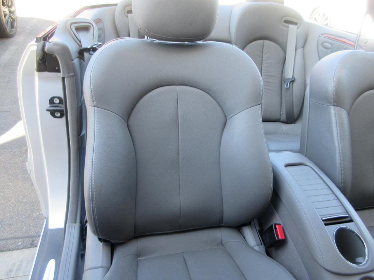Mercedes-Benz CLK-Class 2dr Cabriolet 5.0L 2006