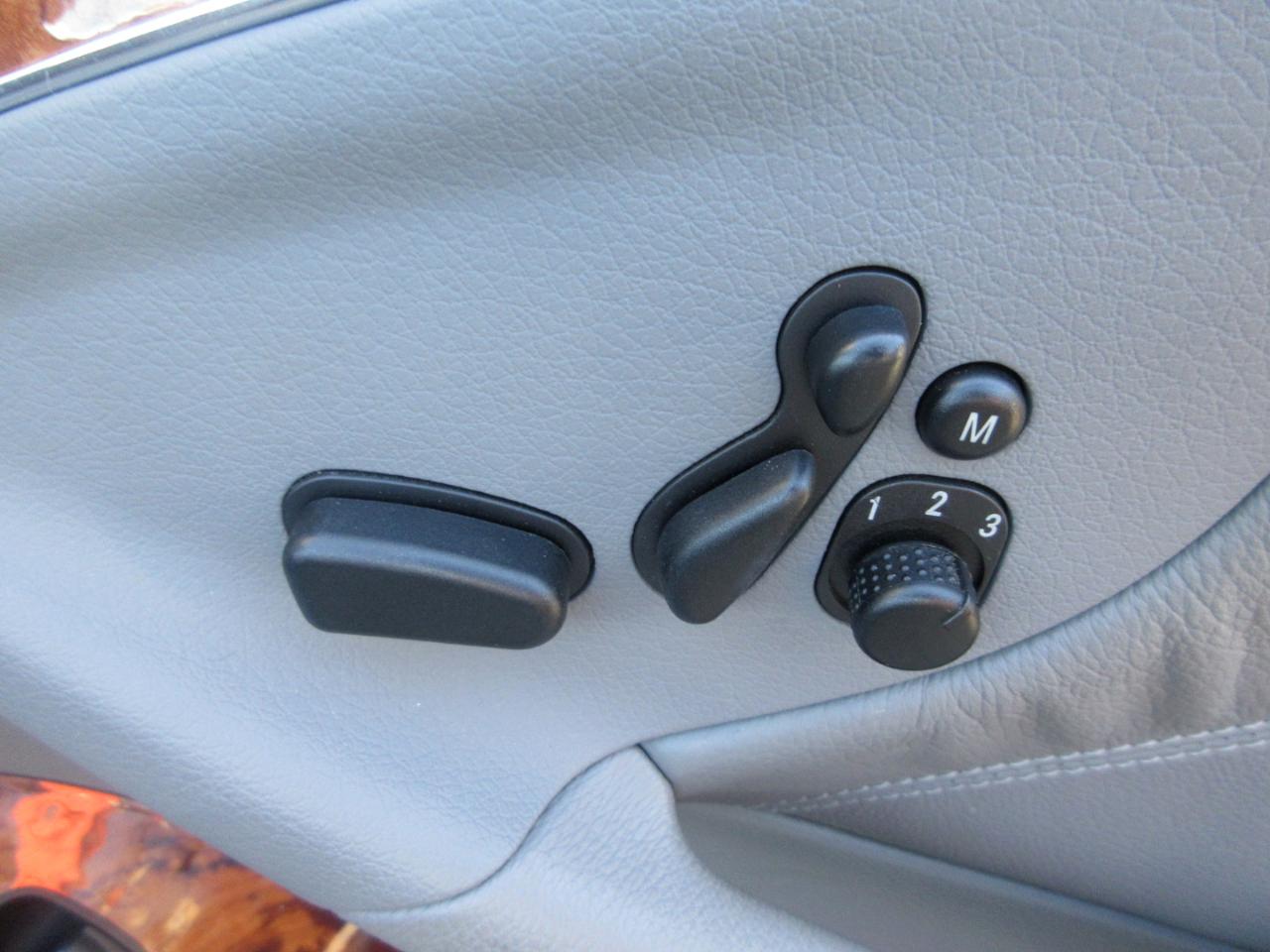 Mercedes-Benz CLK-Class 2dr Cabriolet 5.0L 2006