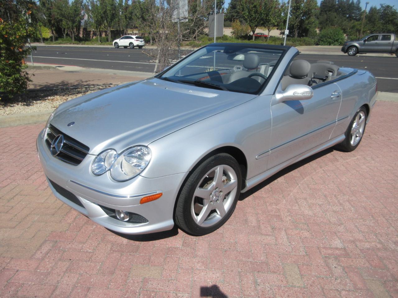 Mercedes-Benz CLK-Class 2dr Cabriolet 5.0L 2006