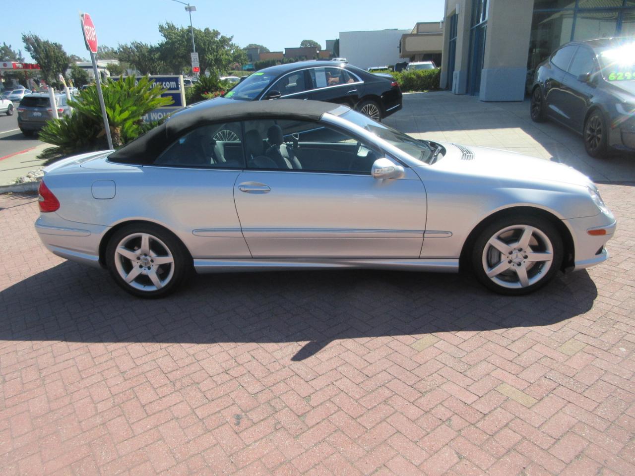 Mercedes-Benz CLK-Class 2dr Cabriolet 5.0L 2006