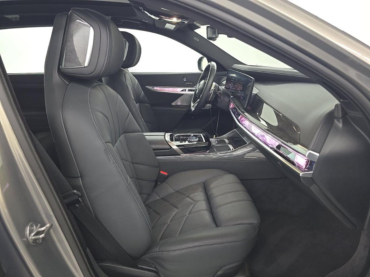 BMW 7-Series  2023