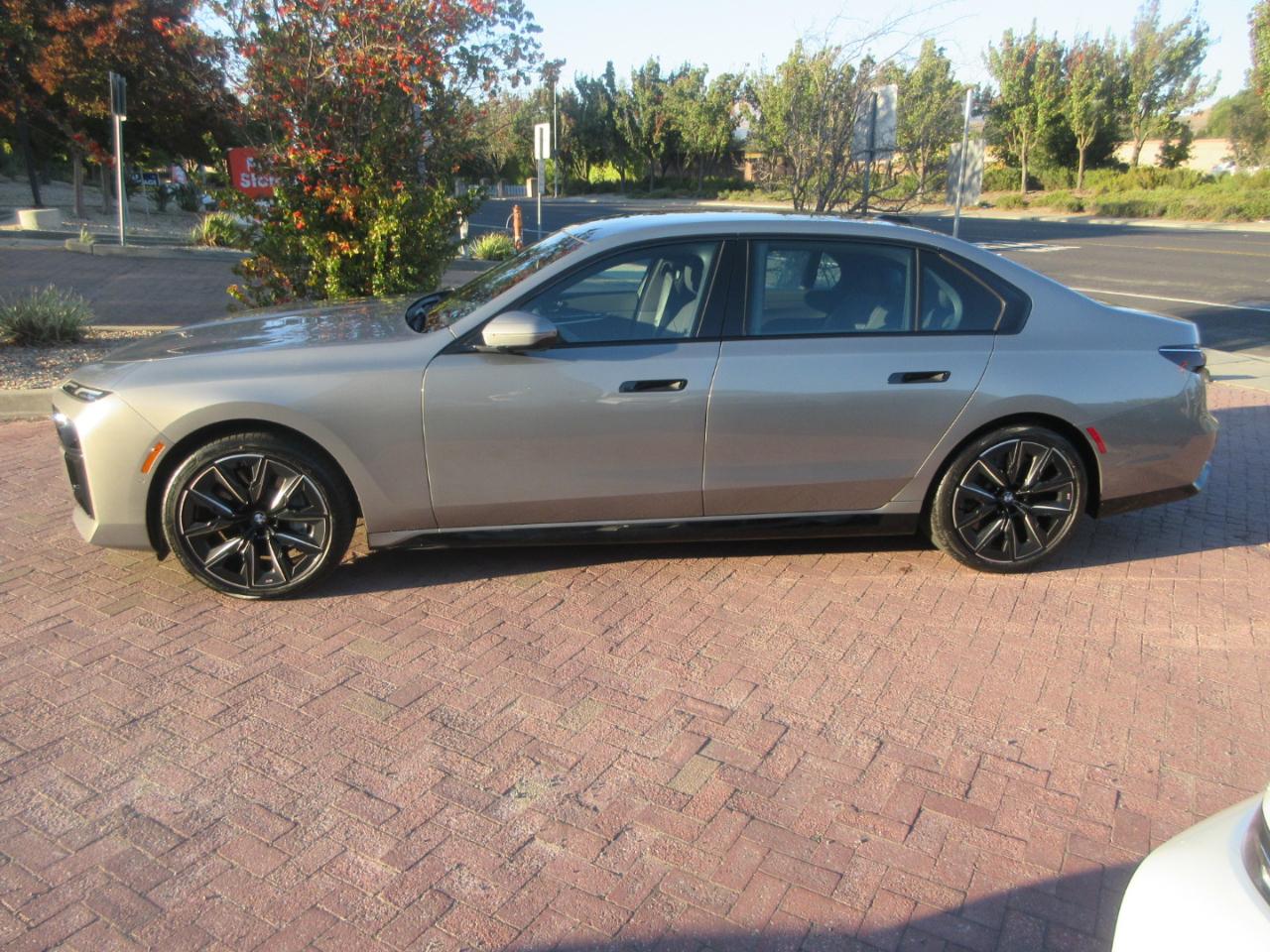 BMW 7-Series  2023