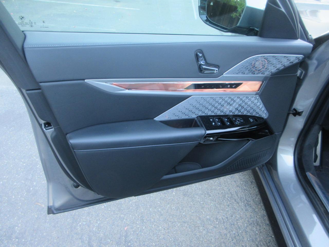 BMW 7-Series  2023