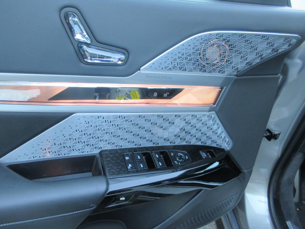 BMW 7-Series  2023